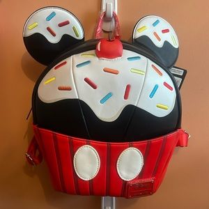 Disney lounge fly Mickey Mouse cupcake backpack